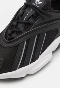 Adidas Originals Oztral Unisex - Baskets Basses - Core Black/Silver Metallic -Femmes Chaussures Boutique 47a5d25397c74ada8f9c30d33777faf4