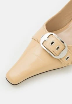 BY FAR Evita Kraft Maxi Croco - Escarpins - Sand -Femmes Chaussures Boutique 75204dad7bfa494bae98f67e06ca4d91