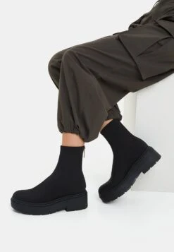 BERSHKA Fitted Flat - Bottines - Black