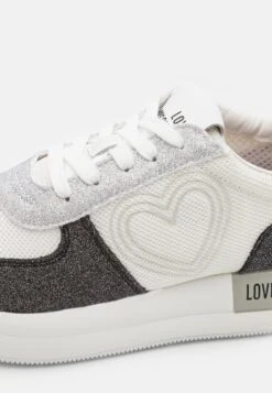 LOVE MOSCHINO Baskets Basses - Fantasy Color 15 LOVE MOSCHINO Baskets Basses - Fantasy Color -Femmes Chaussures Boutique eef557342186403c9ae57256713704cc